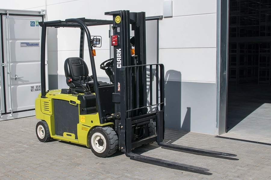 Yellow material handlig forklift truck.